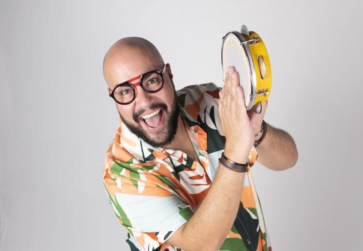 Tiago Abravanel desfila com Bloco do Abrava mais um ano no pré-Carnaval de São Paulo