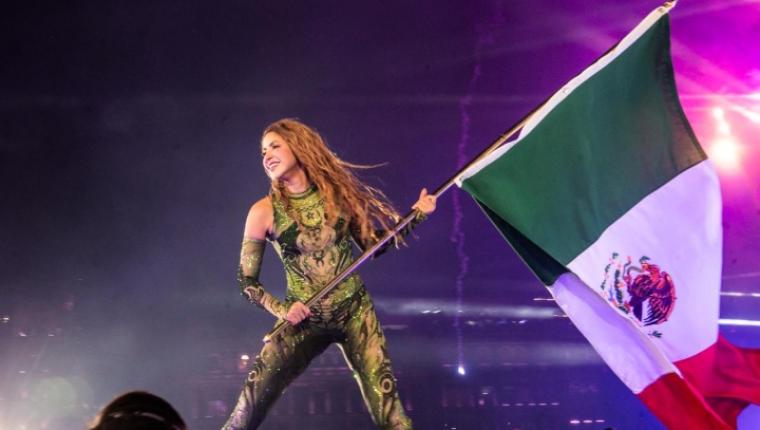 Shakira quebra recorde no Zócalo da Cidade Do México com 400 mil presentes em show histórico