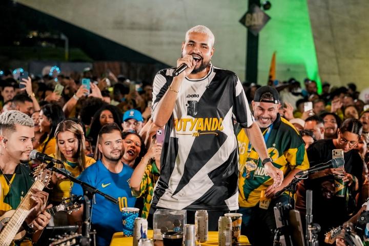 De surpresa, Yan lança "FutYANdo – Ao Vivo na Copa" com participações de Léo Santana e Benzadeus