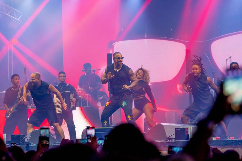 Léo Santana e Turma do Pagode fazem show especial no CTN dia 10 de abril