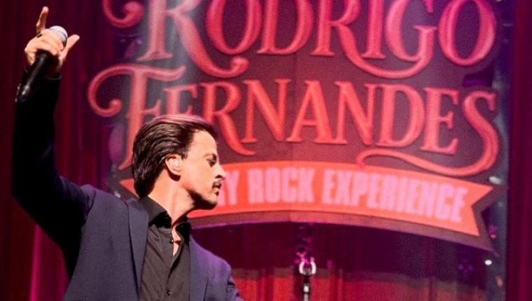 Com grandes clássicos do rock, Rodrigo Fernandes emociona público em gravação do DVD "Luxury Rock Experience"