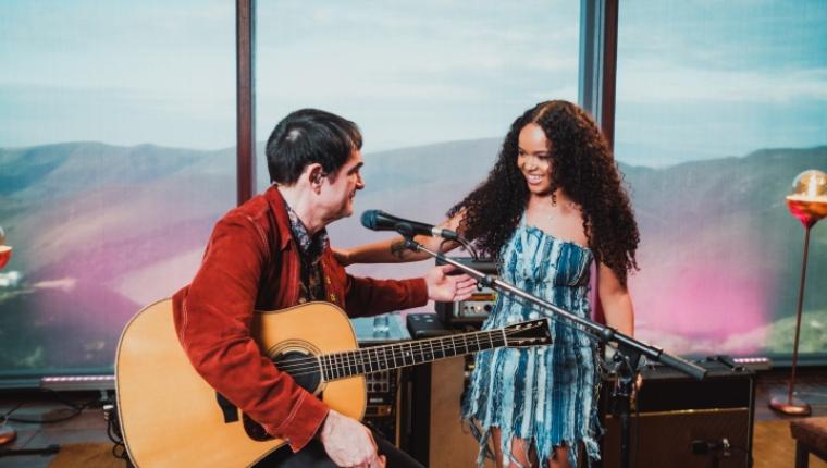 Samuel Rosa lança a terceira faixa de "Rosa Sessions", com participação de Joyce Alane