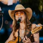 Bruna Viola une clássicos sertanejos e música inédita no lançamento de “Improvável 2”