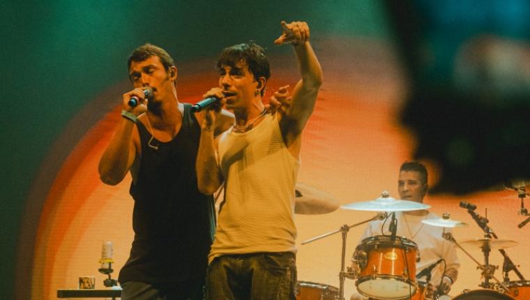 Di Ferrero leva a turnê "SE7E" para o Rock in Rio e recebe cantor Danilo Cutrim no palco