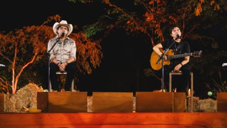 Chitãozinho & Xororó levam a emoção de “Meninos de Roça” ao palco em apresentação especial em São Paulo
