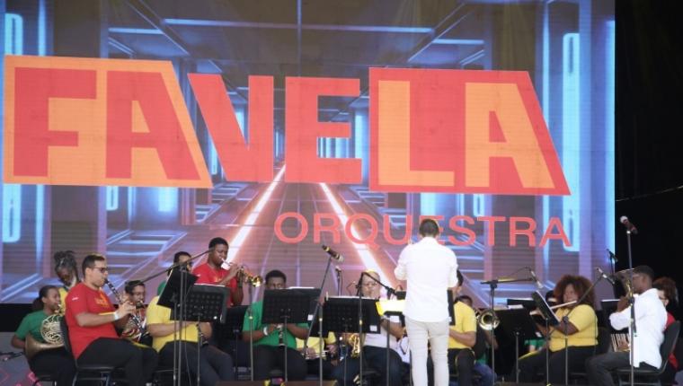 Favela Orquestra celebra Raul Seixas em concerto  no Teatro Nelson Rodrigues