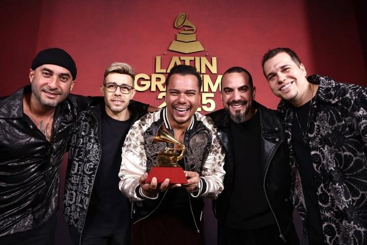 Sorriso Maroto vence o Grammy Latino na categoria "Melhor Álbum de Samba/Pagode"
