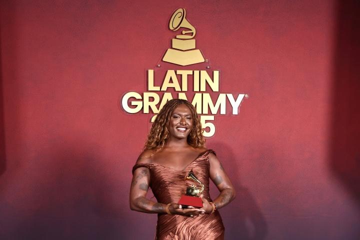 Liniker brilha no Latin GRAMMY 2025 e vence três prêmios