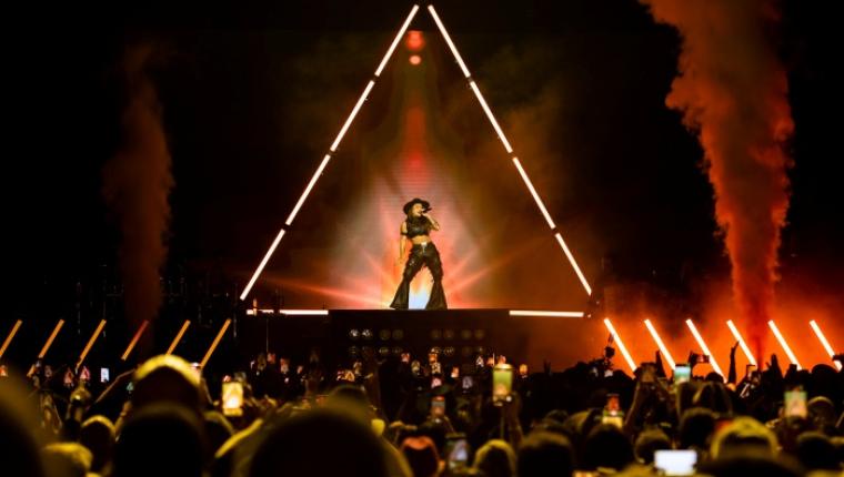 Em noite histórica, Lauana Prado resgata a raiz do sertanejo no Rio de Janeiro