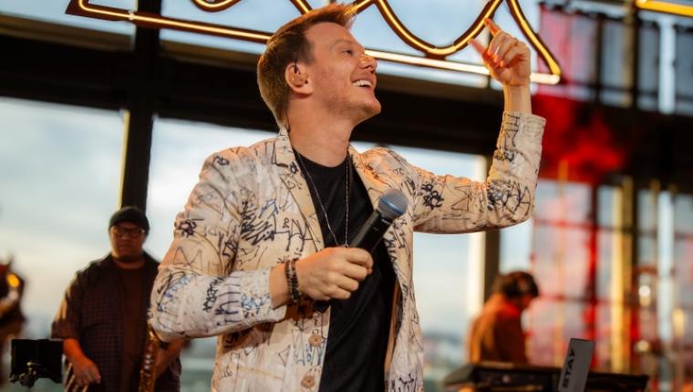 Michel Teló lança novo álbum "Sertanejinho do Teló 2" com show especial em Barretos