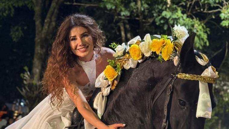 Paula Fernandes emociona arena de Barretos ao interpretar “Ave Maria” e celebra retorno à Festa do Peão