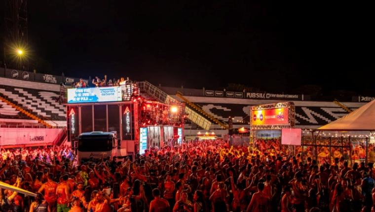 RP Folia resgata tradição de correr atrás do trio elétrico em Ribeirão Preto