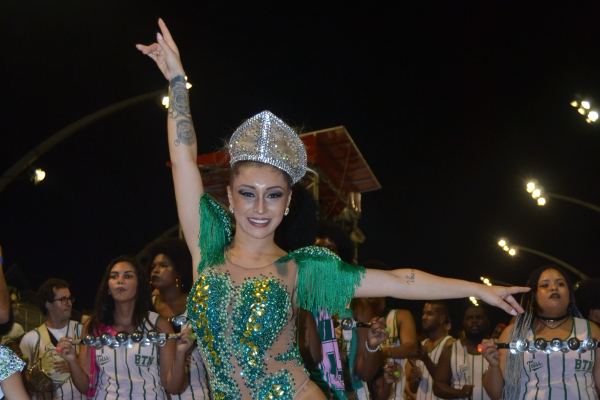 Fiama Amorim esbanja boa forma em Ensaio Técnico da Barroca Zona Sul.