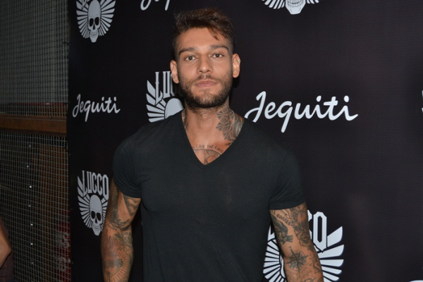 O Cantor Lucas Lucco lança perfume em São Paulo.