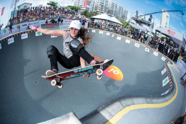 Yndiara crava ótima volta no fim e leva o título no feminino no Skate Park Internacional.