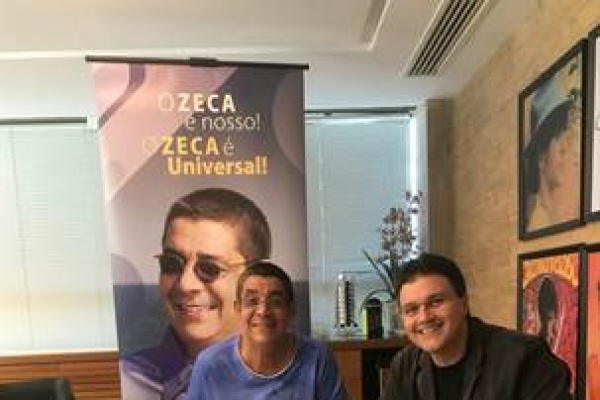 Zeca Pagodinho renova contrato com a Universal Music.