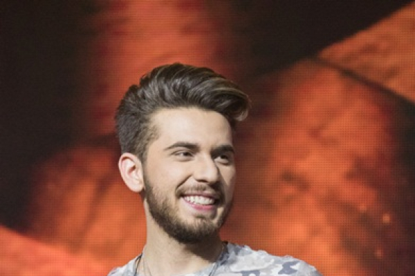 Gustavo Mioto volta ao Villa Country para lançamento de novo DVD