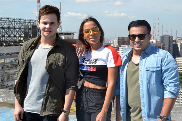 Anitta e Matheus e Kauan reúnem imprensa para lançamento de nova música