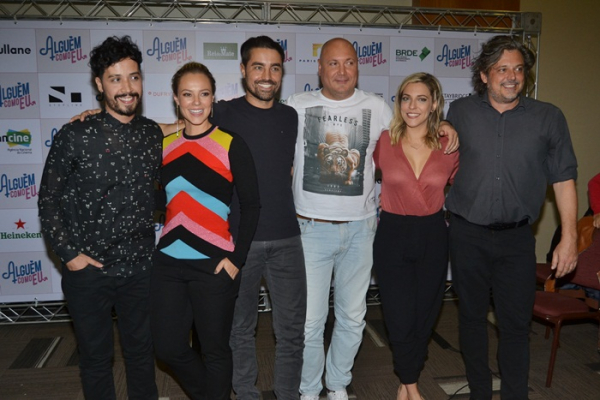 Elenco do filme ''Alguém como eu'' reúne imprensa para coletiva em SP