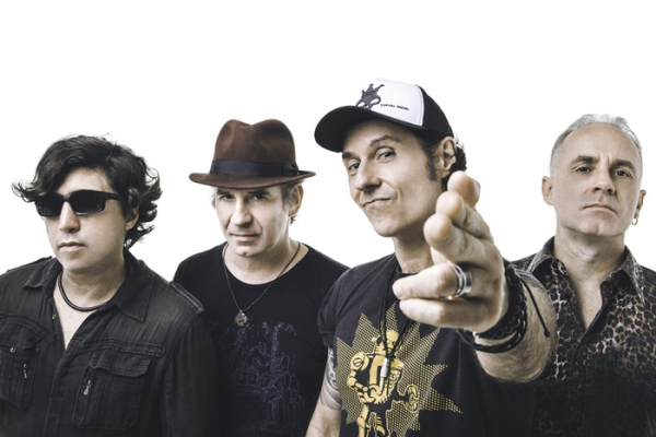 Capital Inicial em novo show no Espaço das Américas