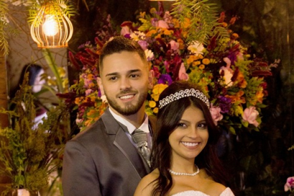 Youtuber Suellen Ayla e Léo Rojas se casam com festa luxuosa e show do cantor Belo