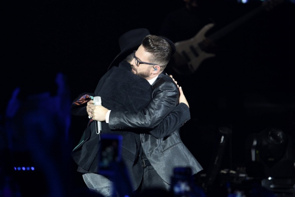 Edson e Hudson se apresentam no Tom Brasil