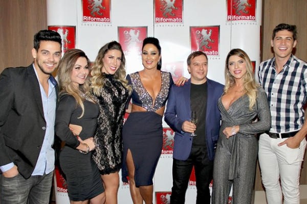 Helen Ganzarolli, Ana Paula e Tati Minerato e outros famosos prestigiam aniversário de Marcelo Riformato