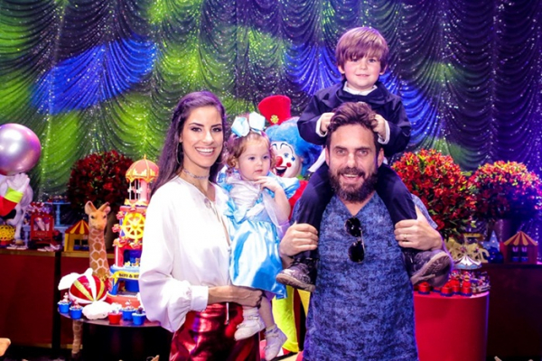 No circo, sertanejo Hudson comemora o aniversário dos filhos, Davi e Helena