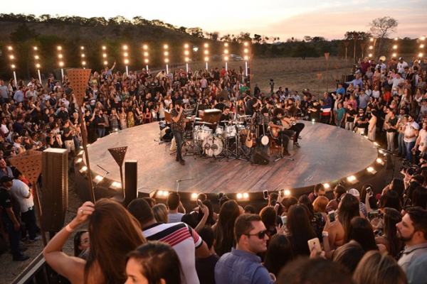 “Quem Pegou, Pegou” - Primeiro vídeo do novo DVD de Henrique e Juliano MENOS É MAIS