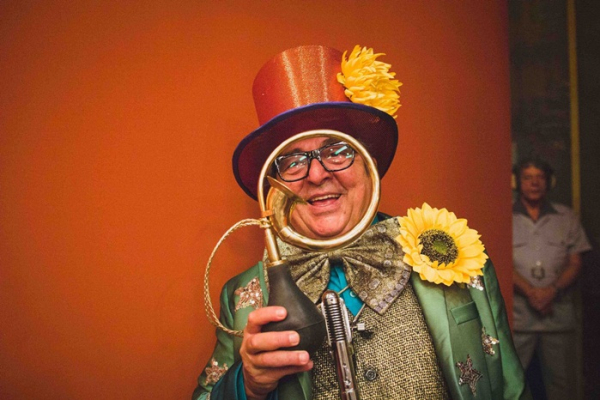 O filme 'Chacrinha: O Velho Guerreiro',  ganha trailer