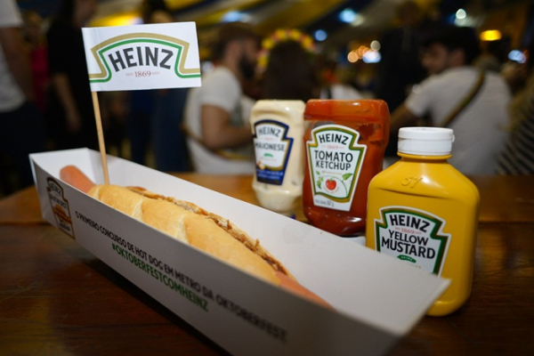 Heinz inova e apresenta ação Bratwurst em Metro na Oktoberfest 2018