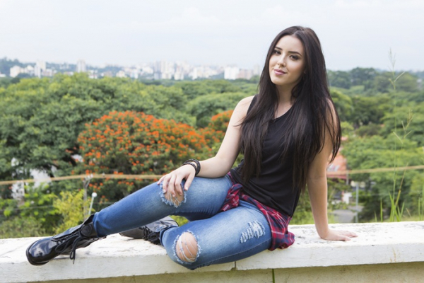 Esther Marcos lança videoclipe de ‘Vou Te Encontrar’, canção que faz parte do EP ‘Tua Palavra’