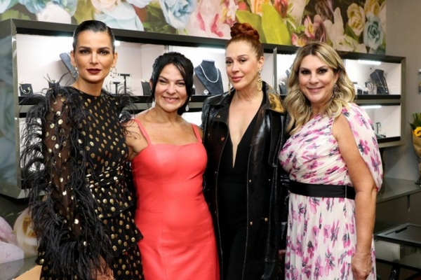 Claudia Raia, Fernanda Souza e Daniela Albuquerque prestigiam evento em SP