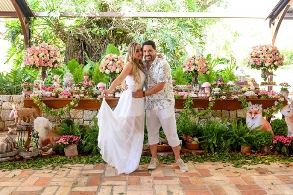 É Menina! Sertanejo Edson e a esposa Deia Cypri aguardam a chegada de Bella