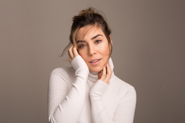 Naiara Azevedo chega ao Villa Country com seu novo projeto de carreira "CONTRASTE"