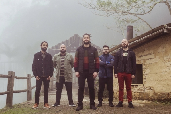 Maneva lança "Sem Jeito" com Rael nas principais rádios do país