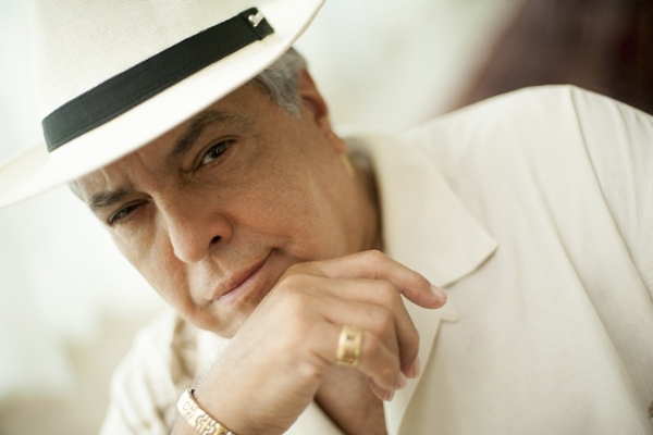 Em ritmo de pré-Carnaval, Sidney Magal apresenta ''Bailamos Folia'' no Espaço das Américas