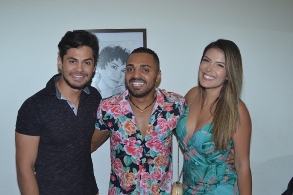 Lucas Veloso prestigia show de Tirullipa em São Paulo