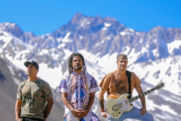 A banda de reggae Natiruts faz mega show no Espaço das Américas