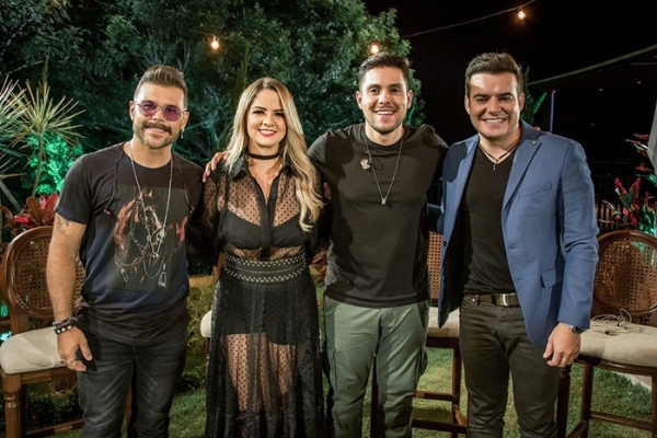 Maria Cecília e Rodolfo e Marcos e Belutti interpretam 'Lugar Diferente'