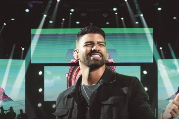 Dilsinho se apresenta no Projeto Pagode dos Artistas no Clube do Cecap