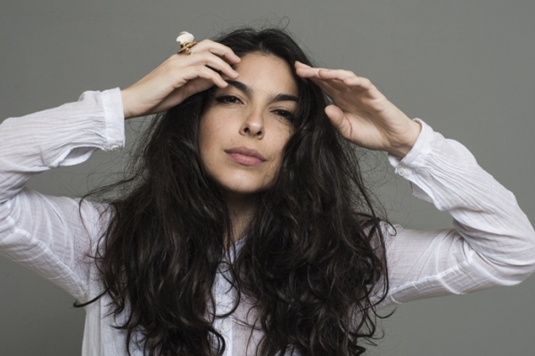 Cantora Baiana Illy leva sua MPB POP para o MIS