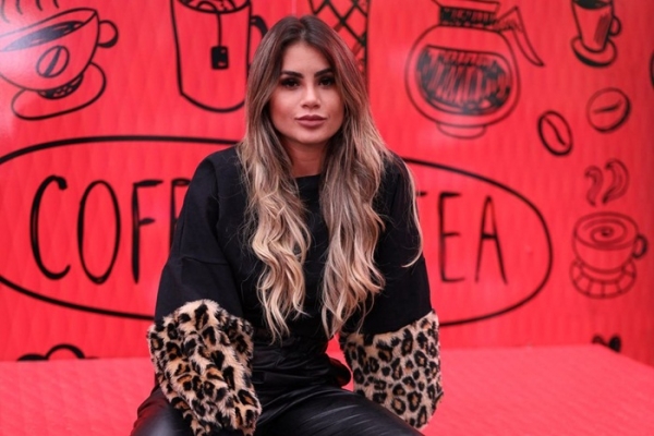 Bailarina do Faustão Natacha Horana posa na Times Square em NY