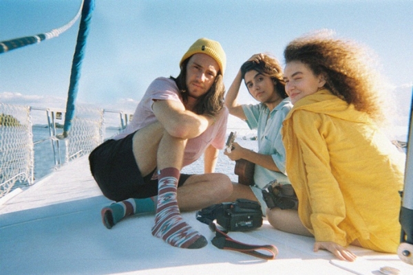 O Dou ANAVITÓRIA se junta a Vitor Kley para lançar o single “Pupila”. Confira o Clipe