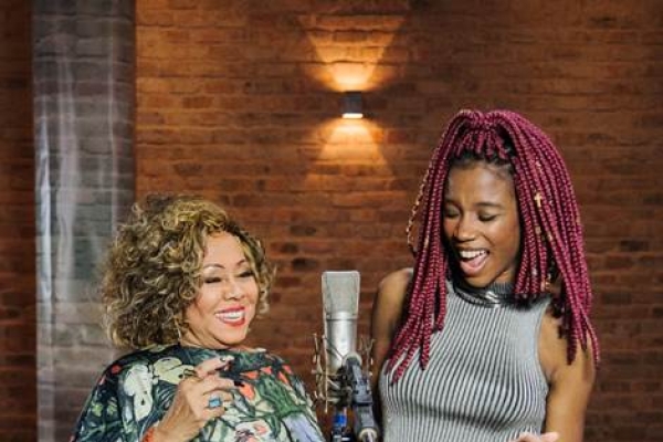 Dueto inédito de Malía e Alcione apresenta nova versão para o sucesso “Faz Uma Loucura Por Mim”