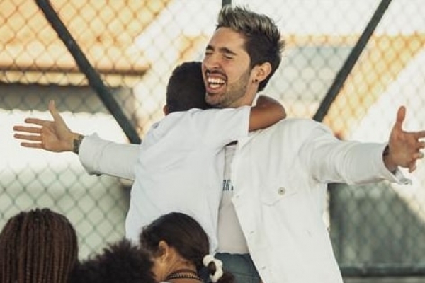 Vem aí, mais um clipe de Alex Fava, gravado na Casa do Zezinho