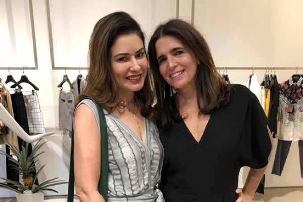 Malu Mader, Dira Paes e Dra Katia Volpe posam em confraternização em Miami