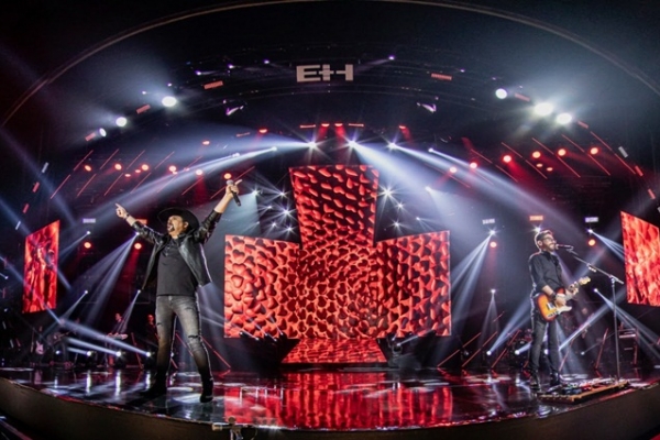 Edson e Hudson estreiam a nova turnê, Amor + Boteco, no Credicard Hall