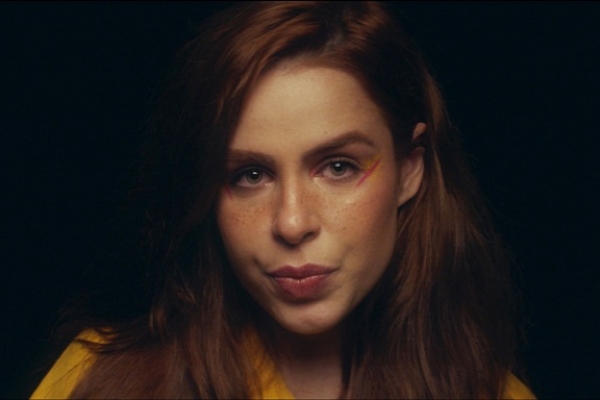 Mariana Volker lança novo single “Montes Claros”