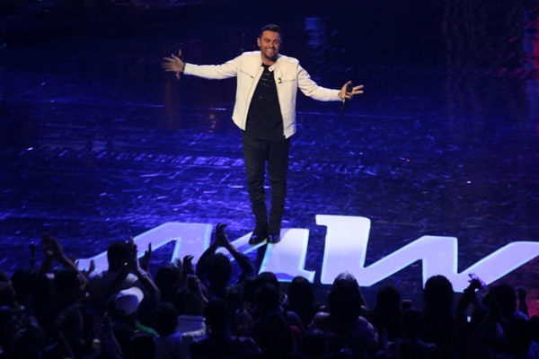 Villa Country realiza Festa do Branco com show de Mano Walter